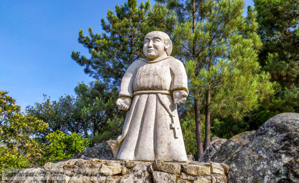 Estátua do Fradinho ao visitar Tabuaço