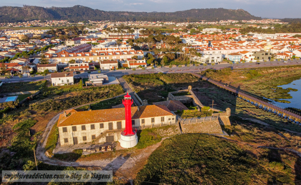 Fort of São João Baptista and Fossil Cliff in the background