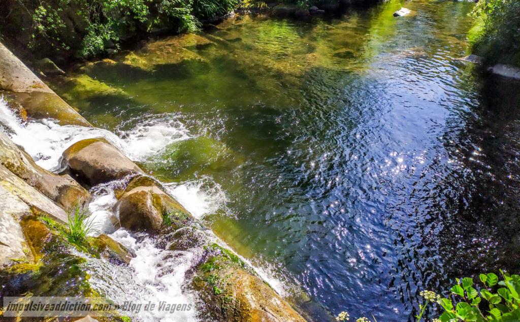 Cascata e lagoa junto da Ponte de Ovadas-Covelinhas