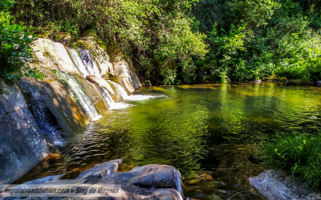 Cascata e lagoa junto da Ponte de Ovadas-Covelinhas