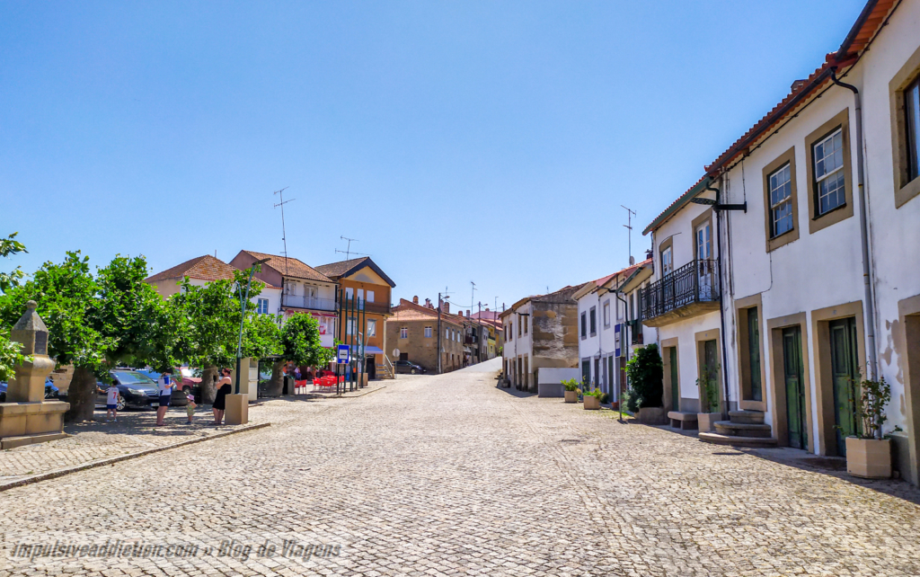 Largo da Amoreira em Almendra