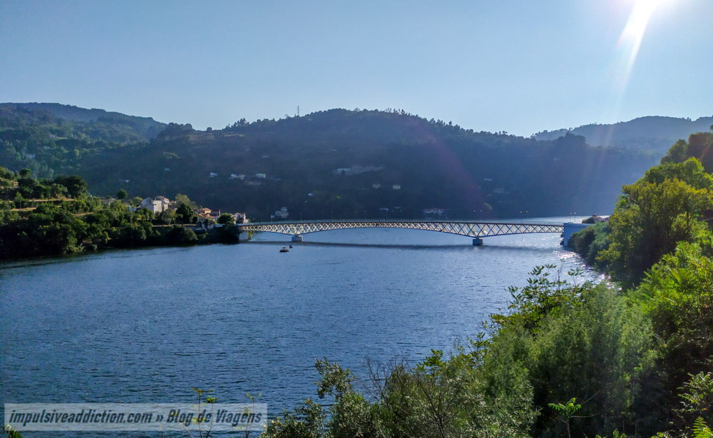 Miradouro para a Ponte de Mosteirô