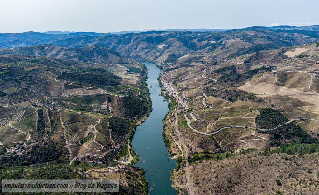 Imagem aérea para o Rio Douro junto deste miradouro
