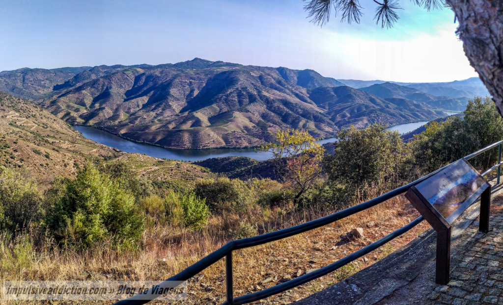 Miradouro de Santa Bárbara para o Rio Douro, em Foz Côa
