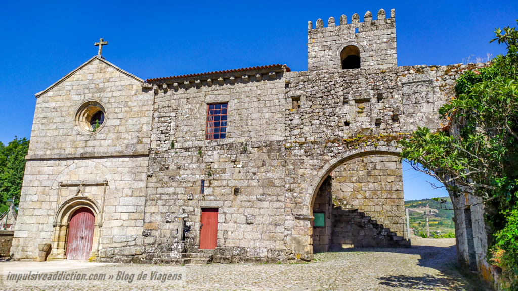Fachada Exterior do Mosteiro de Santa Maria de Cárquere