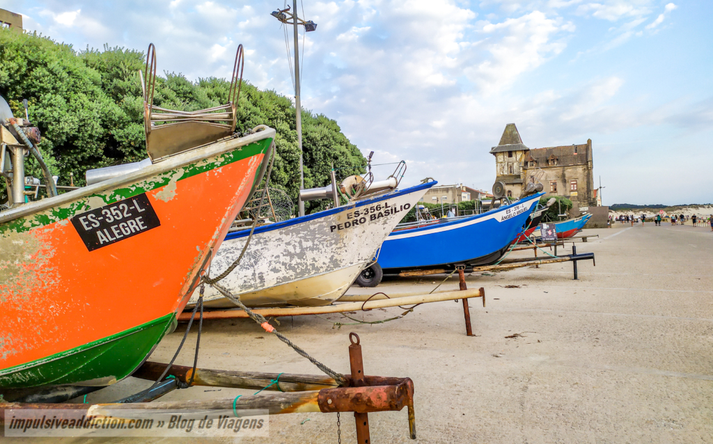 Boats at Apúlia Beach