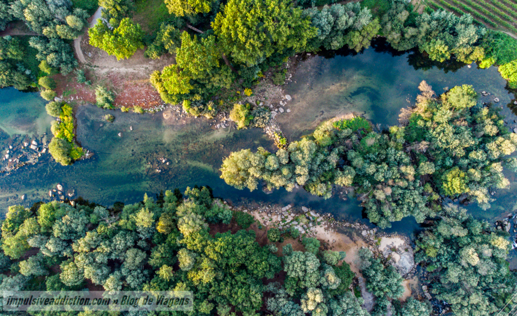 Imagem aérea da Praia Fluvial do Cavadinho
