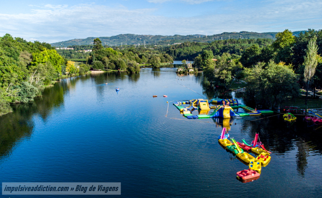Praia Fluvial de Adaúfe com insufláveis no verão