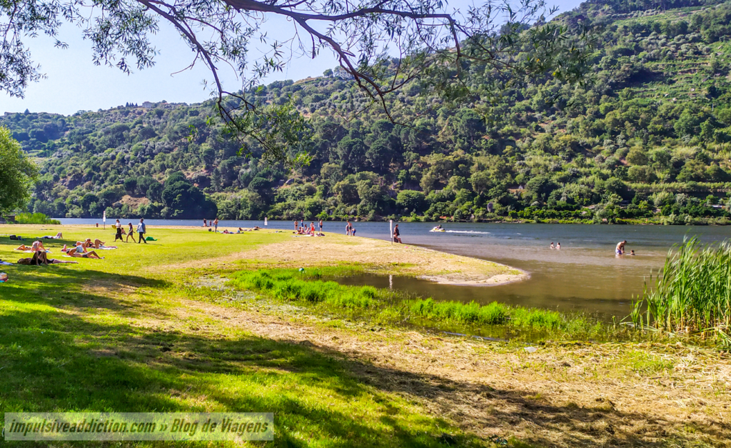 Praia Fluvial de Porto de Rei ao visitar Resende (Rio Douro)