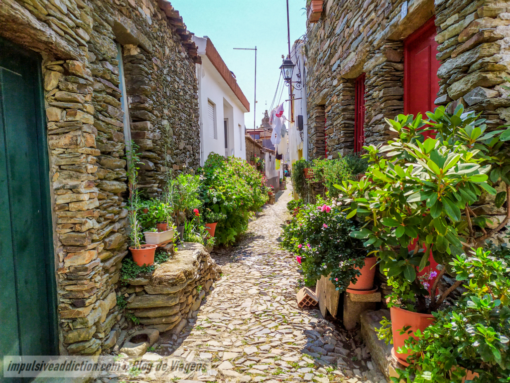 Rua dos Gatos de São João da Pesqueira