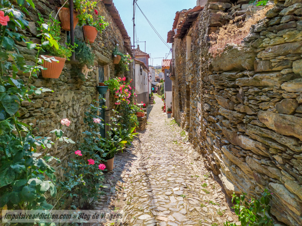 Rua dos Gatos de São João da Pesqueira