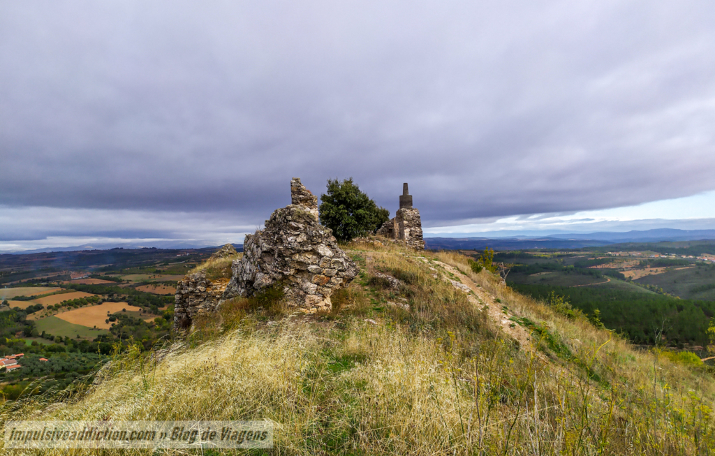 Ruínas do Castelo de Outeiro