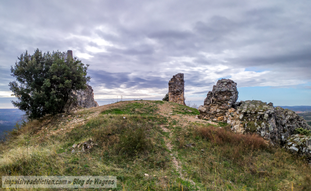 Ruínas do Castelo de Outeiro