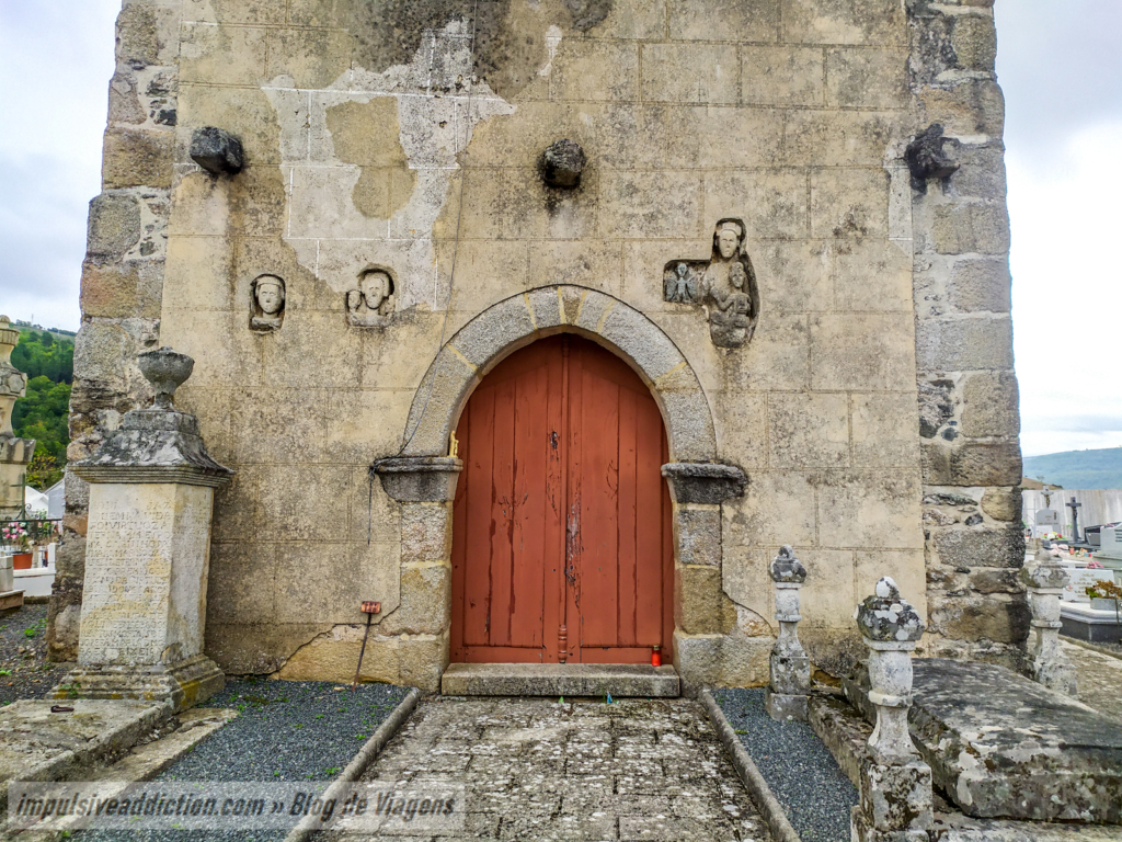 Fachada principal da Igreja de São Facundo