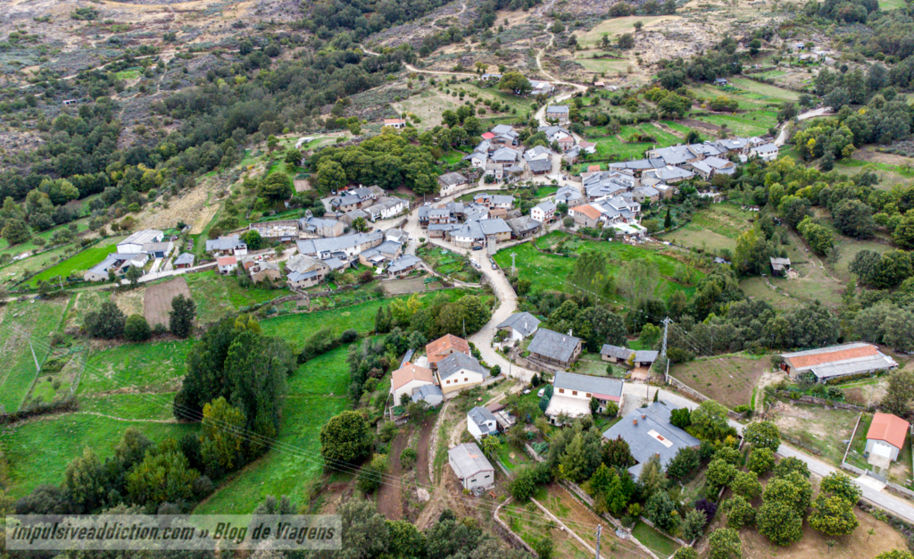 Imagem aérea da aldeia de Montesinho