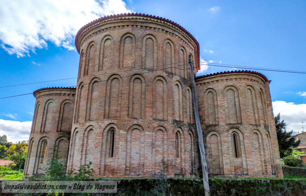 Castro de Avelãs Monastery
