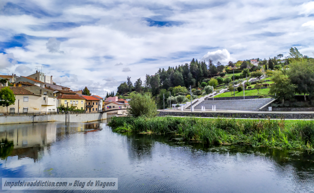 Rio Fervença, com parque urbano do lado direito