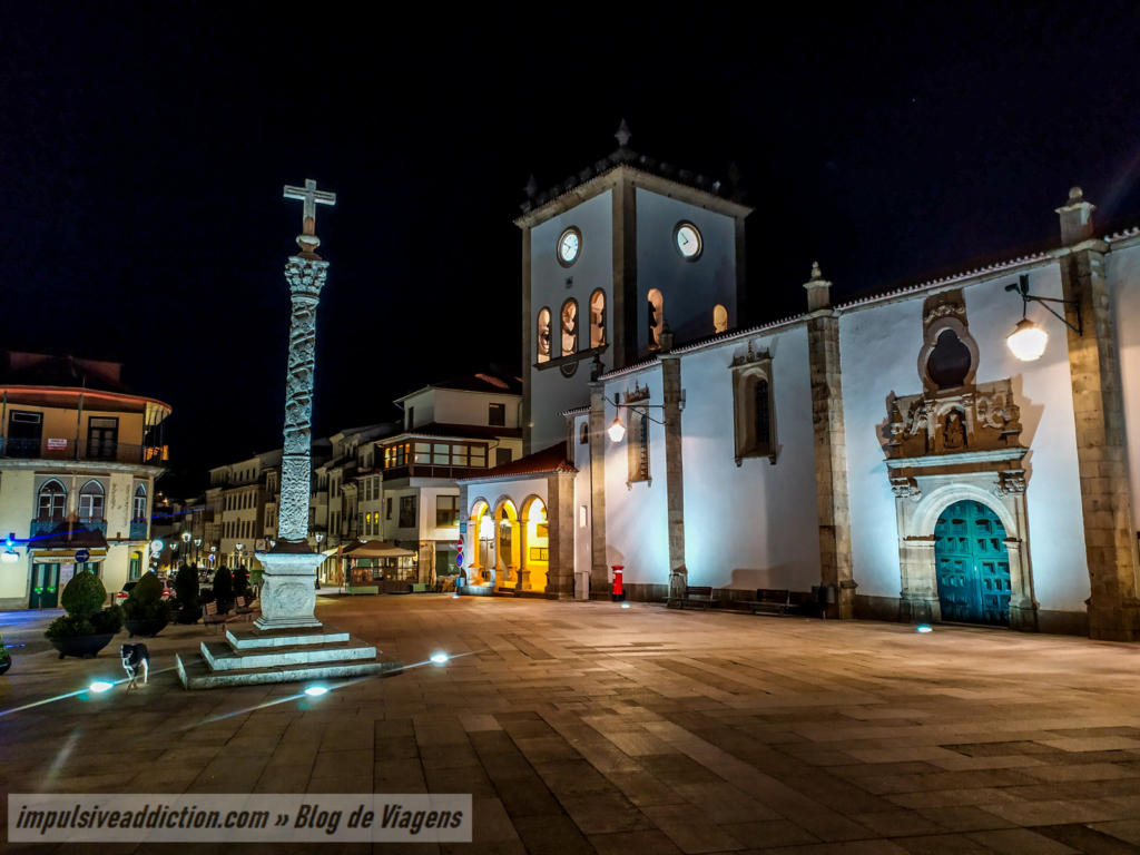 Praça da Sé à noite