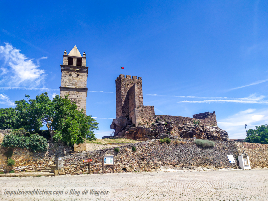 Castelo de Mogadouro e Torre do Relógio