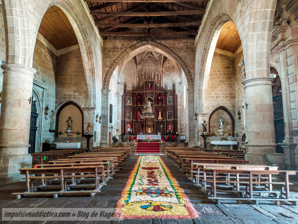 Interior da Igreja de Nossa Senhora entre Dois Álamos