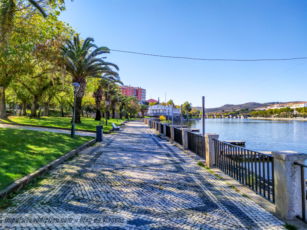 Parque do Império junto do Rio Tua