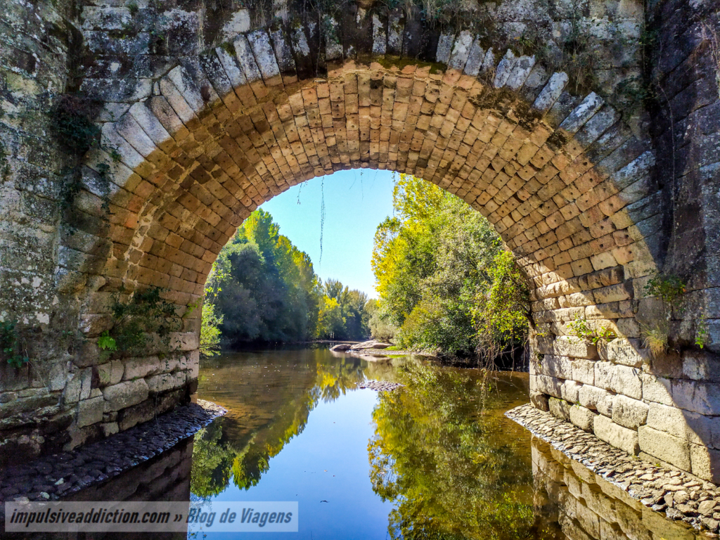 Ponte de Pedra sobre o Rio Tuela