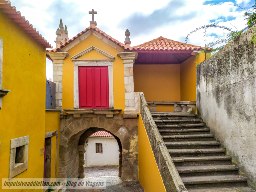 Porta da Vila e Capela de Nossa Senhora dos Remédios