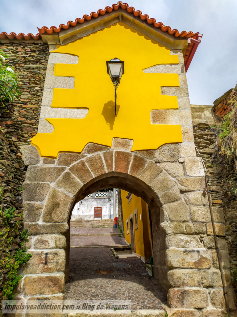 Porta da Vila do Bairro Antigo de Torre de Moncorvo