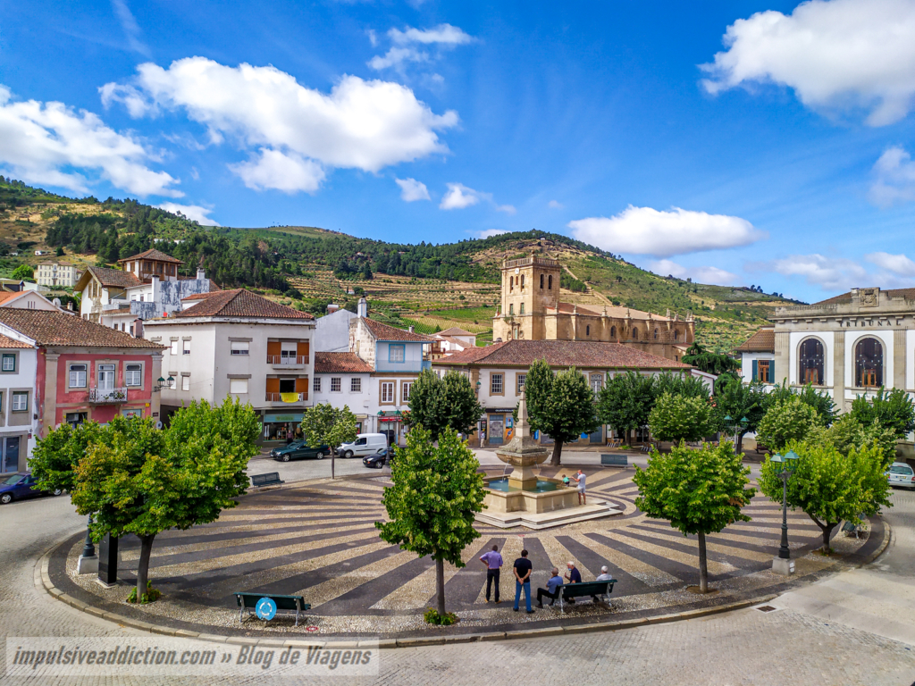 Praça Francisco Meireles ao visitar Torre de Moncorvo