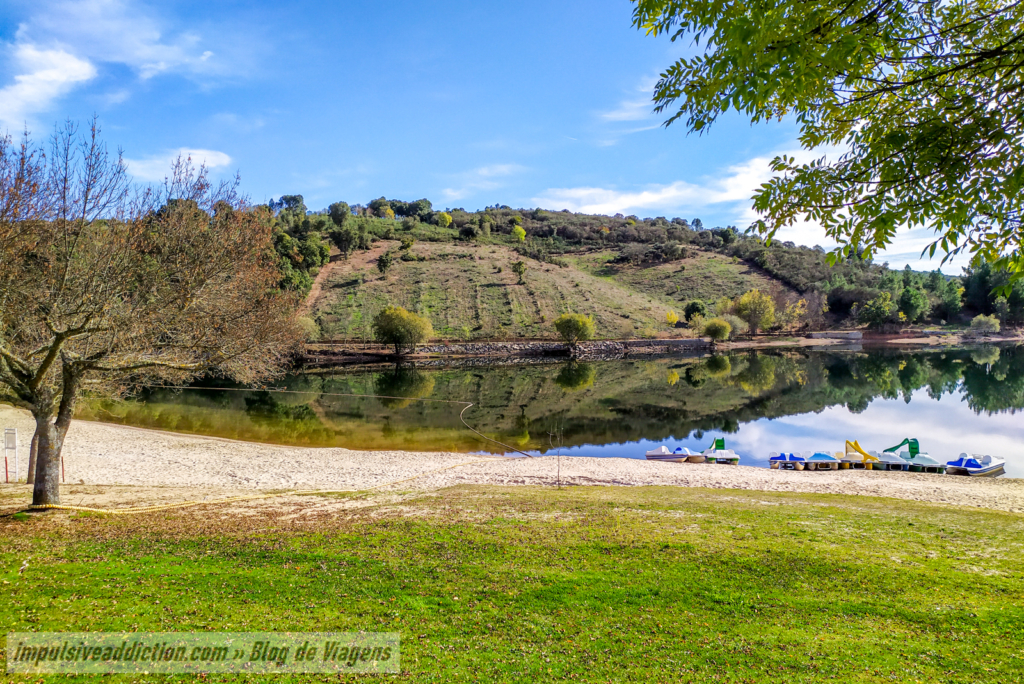 Praia Fluvial da Fraga da Pegada na Albufeira do Azibo