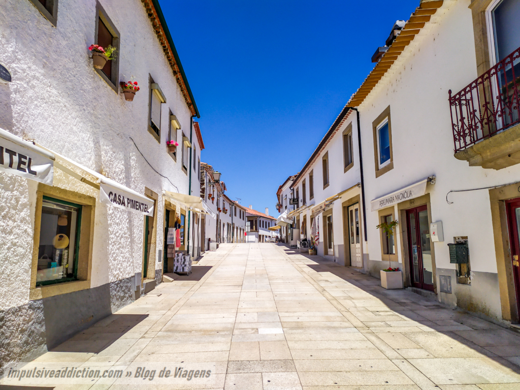 Rua Mouzinho de Albuquerque
