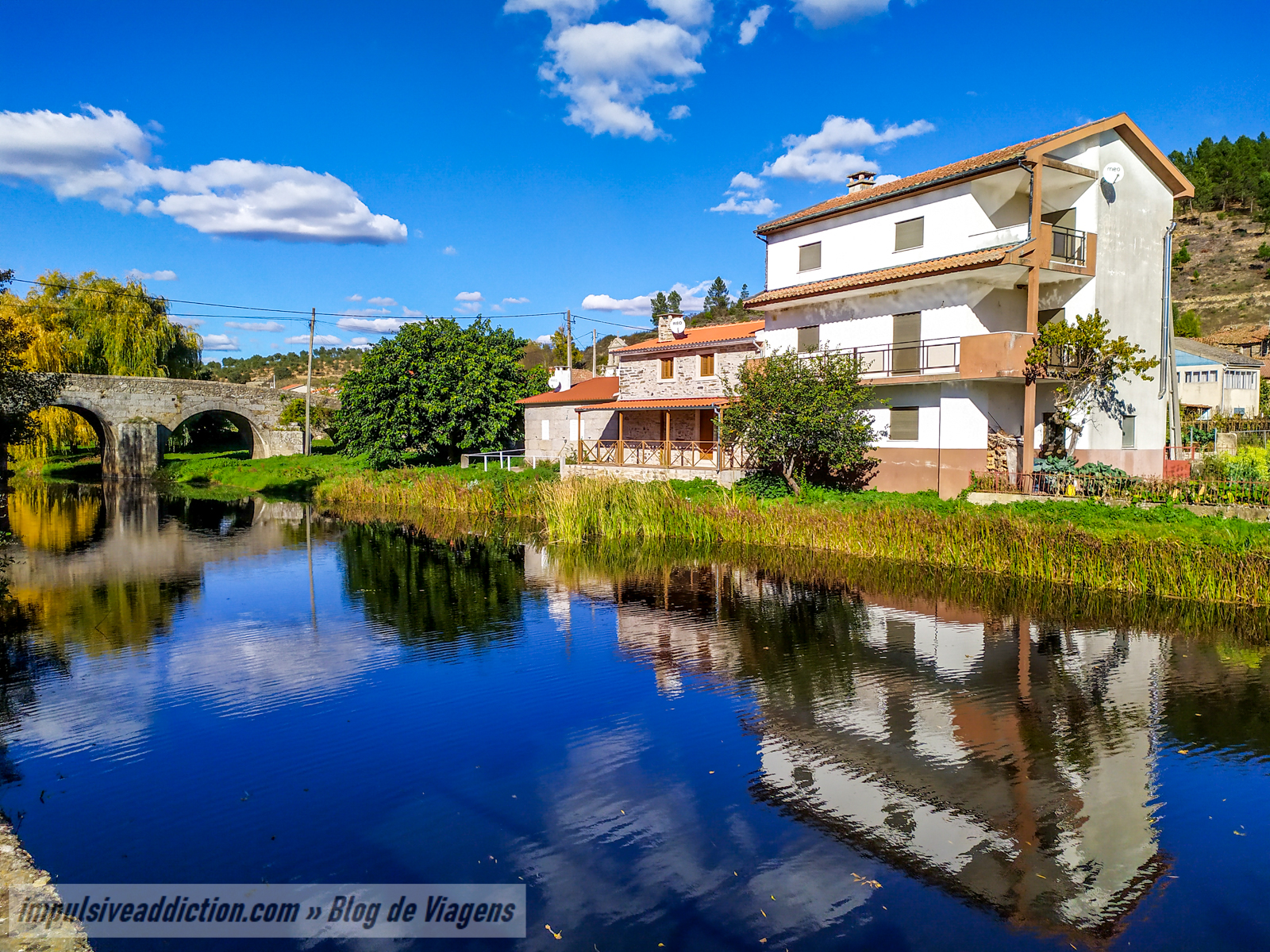 Reflexos no ribeiro de São Joanico