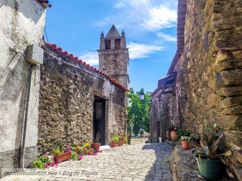Ruelas junto do Castelo de Mogadouro