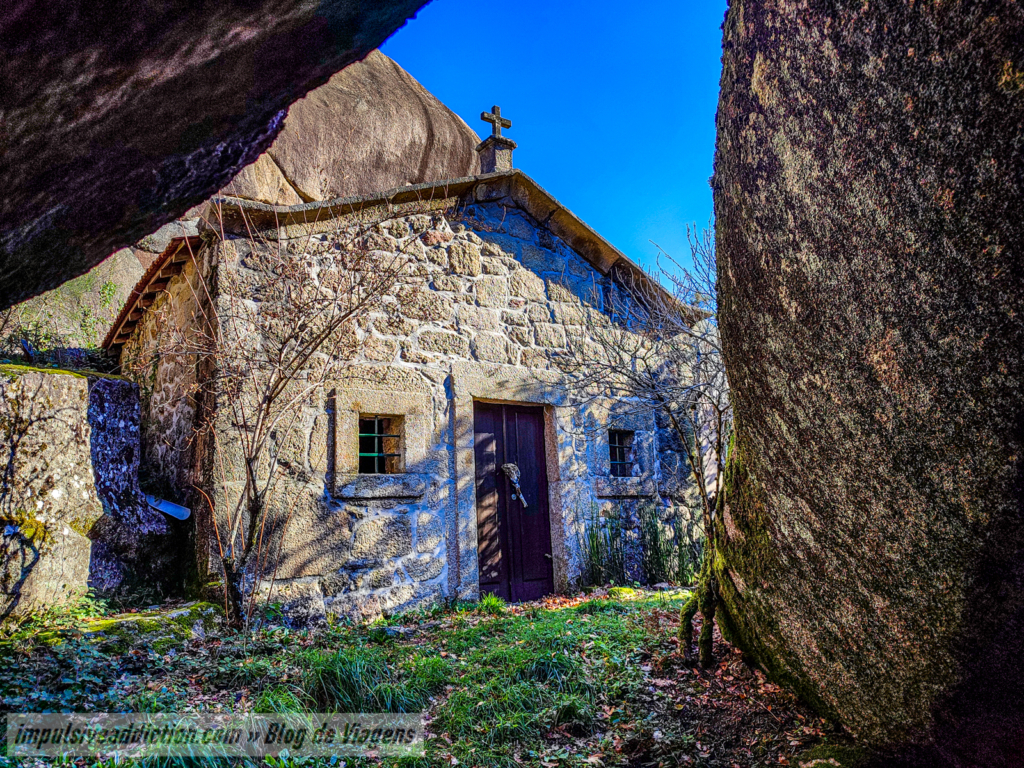 Capela de São Martinho a meio da subida