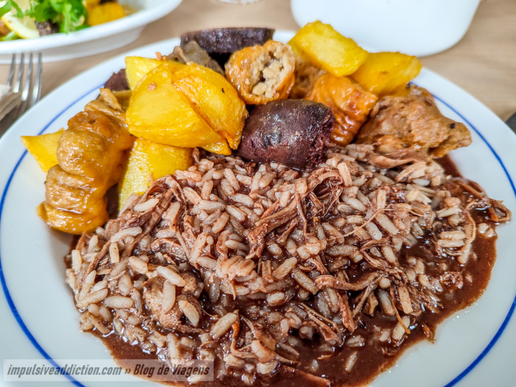 Comer Arroz de Sarrabulho ao visitar Ponte de Lima