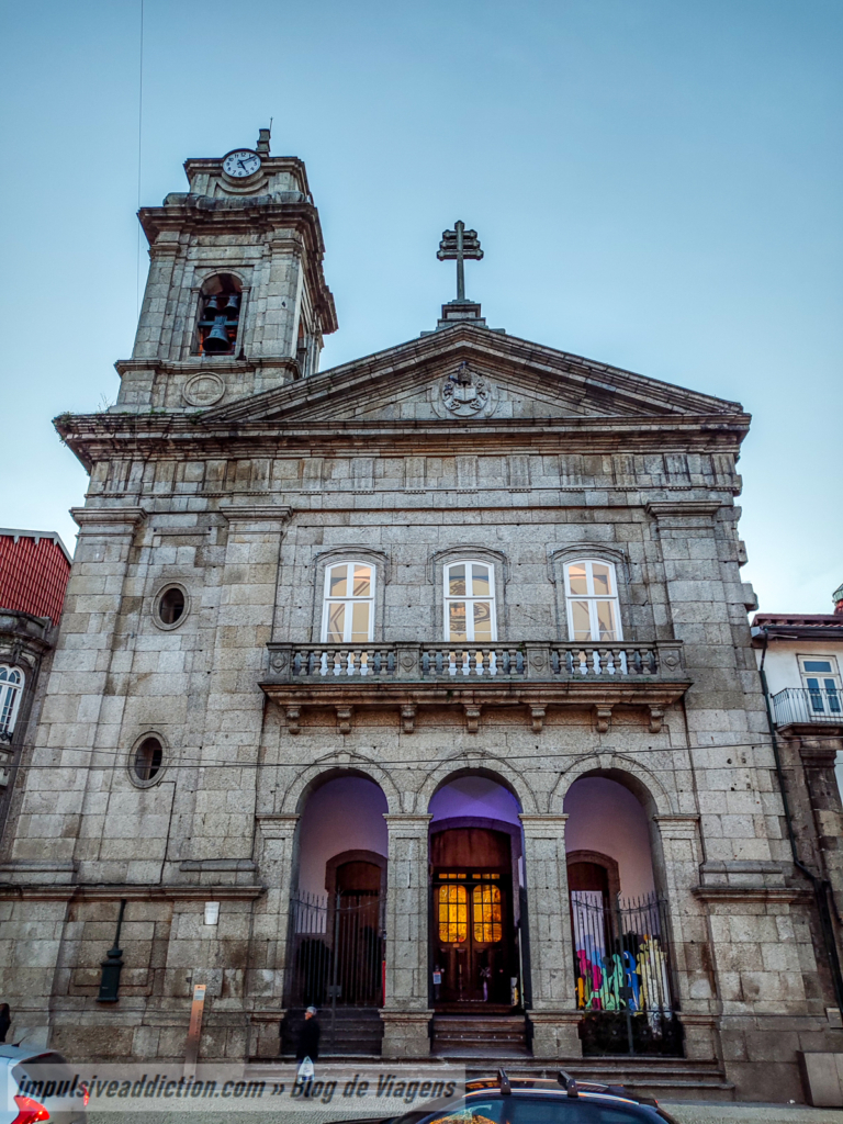 Basílica de São Pedro no Largo do Toural