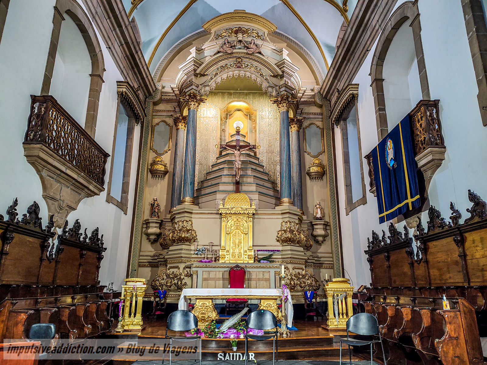 Basílica de São Pedro no Largo do Toural