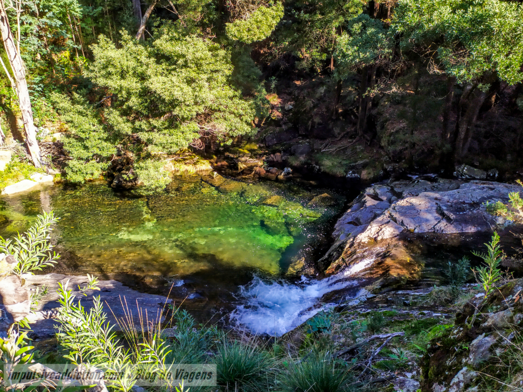 Trás do Âncora Waterfalls