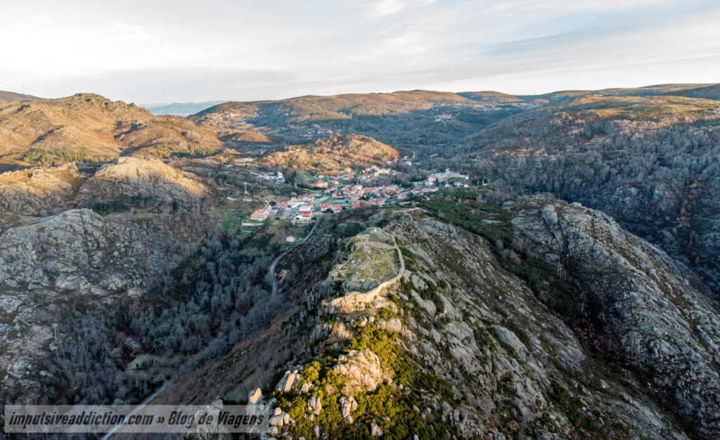Castelo de Castro Laboreiro ao nascer do dia