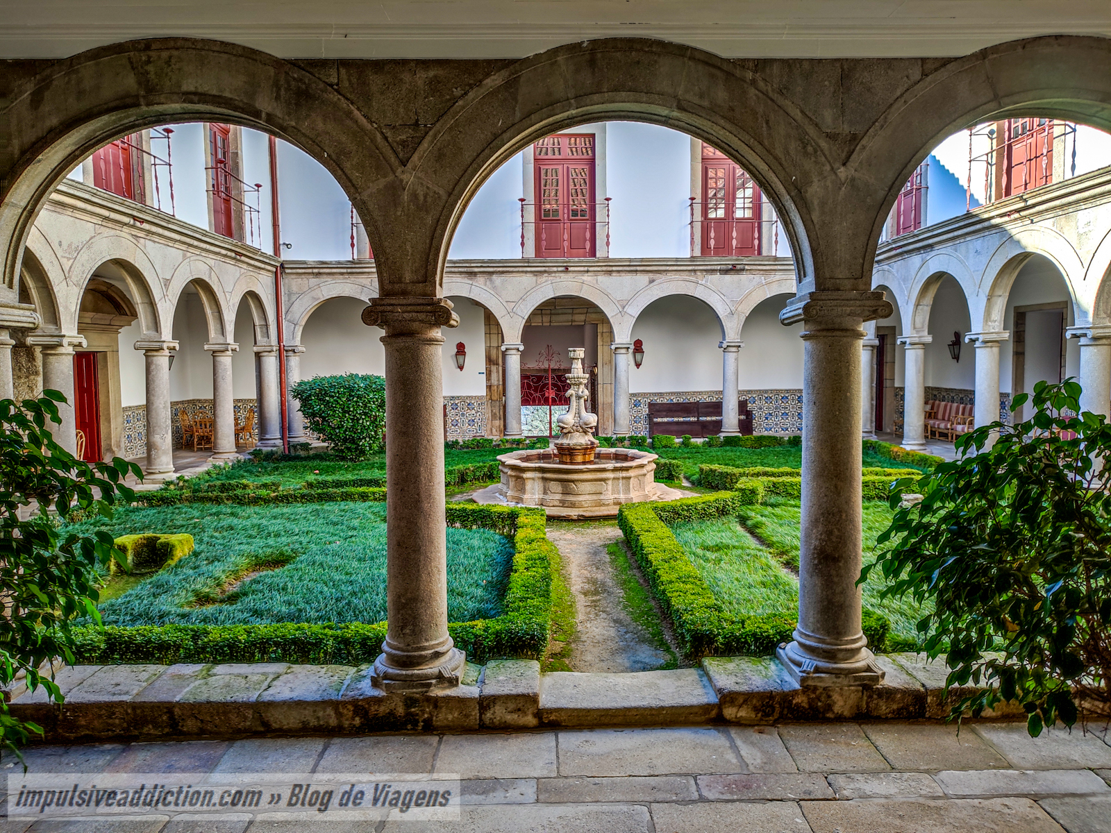 Convent of Santa Marinha da Costa - Cloister