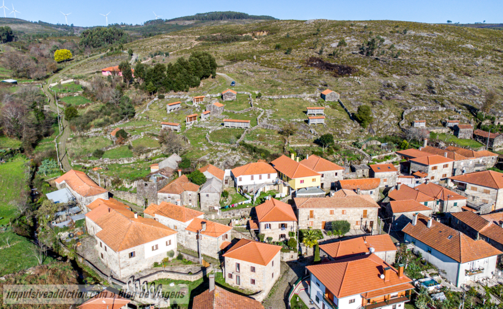 Aldeia de Porreiras ao visitar Paredes de Coura