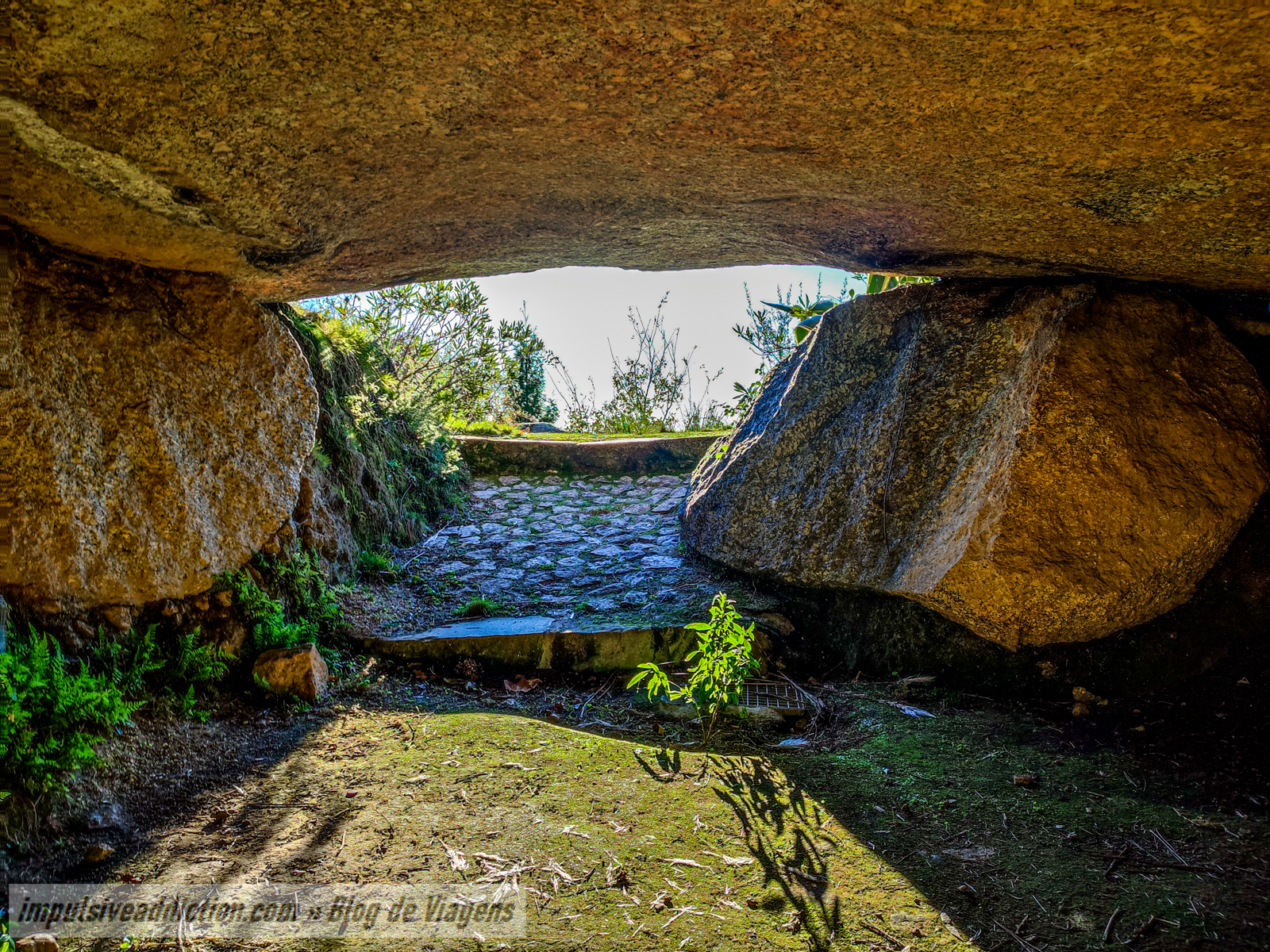 Gruta dos Penedos da Moura