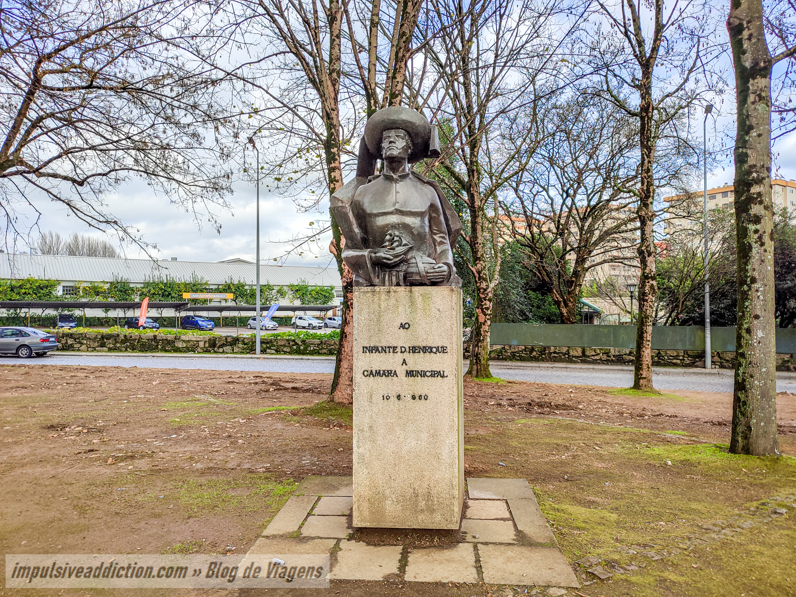 Estátua do Infante D. Henrique no Jardim 1º de Maio