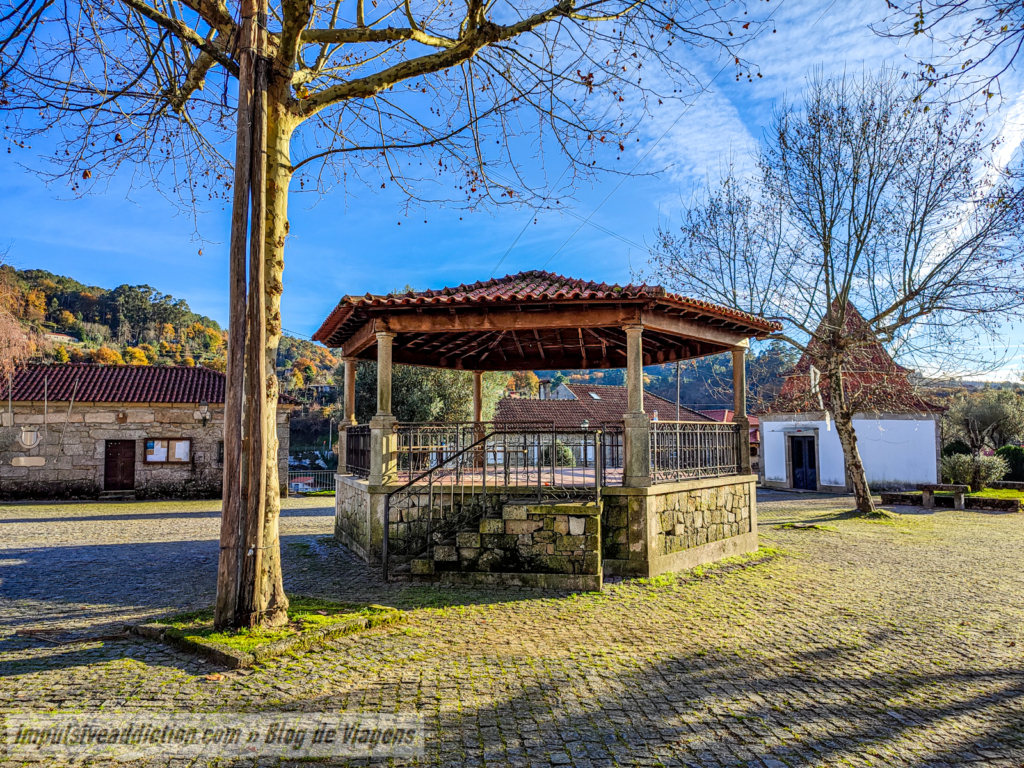 Jardim da Igreja de Aboim da Nóbrega