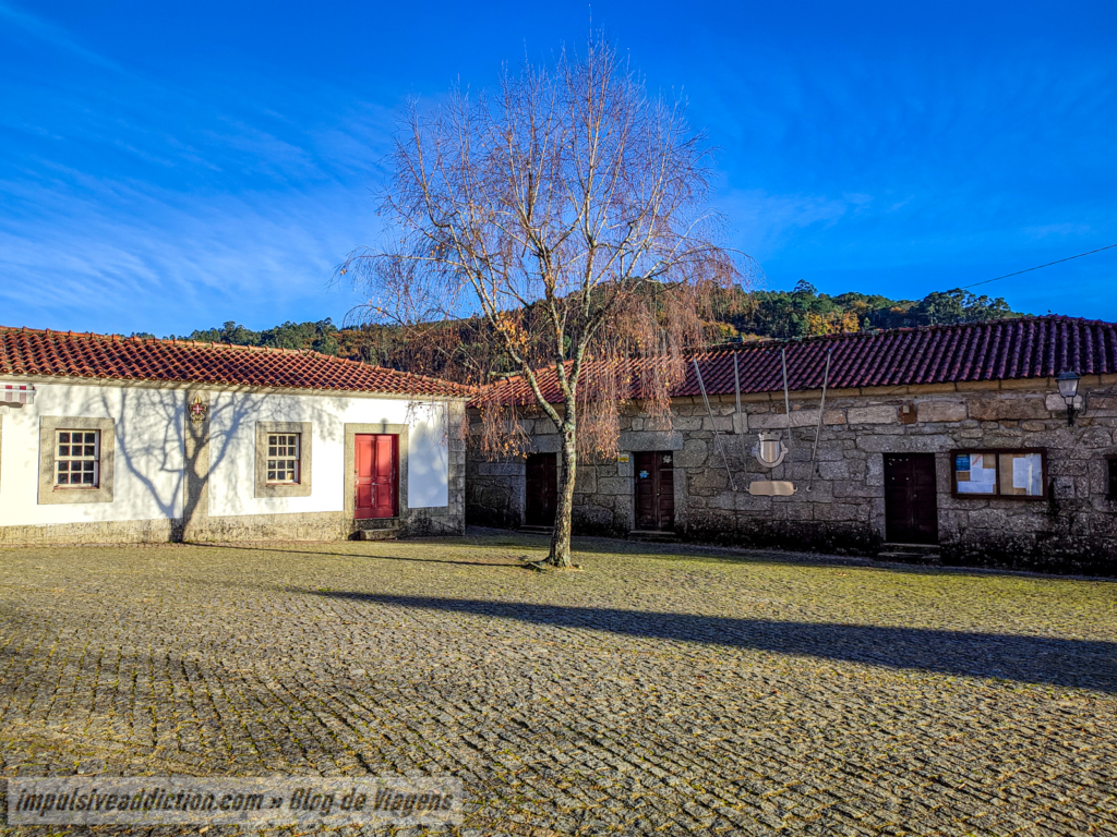 Jardim da Igreja de Aboim da Nóbrega