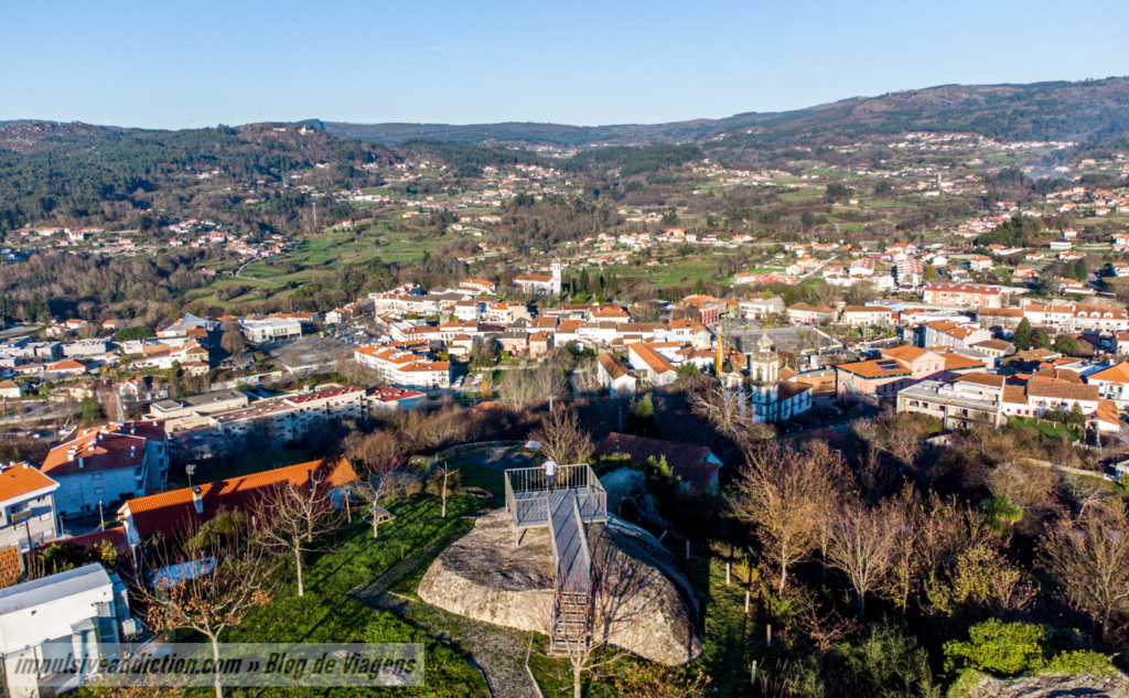 Miradouro do Penedo do Milho para a vila de Paredes de Coura