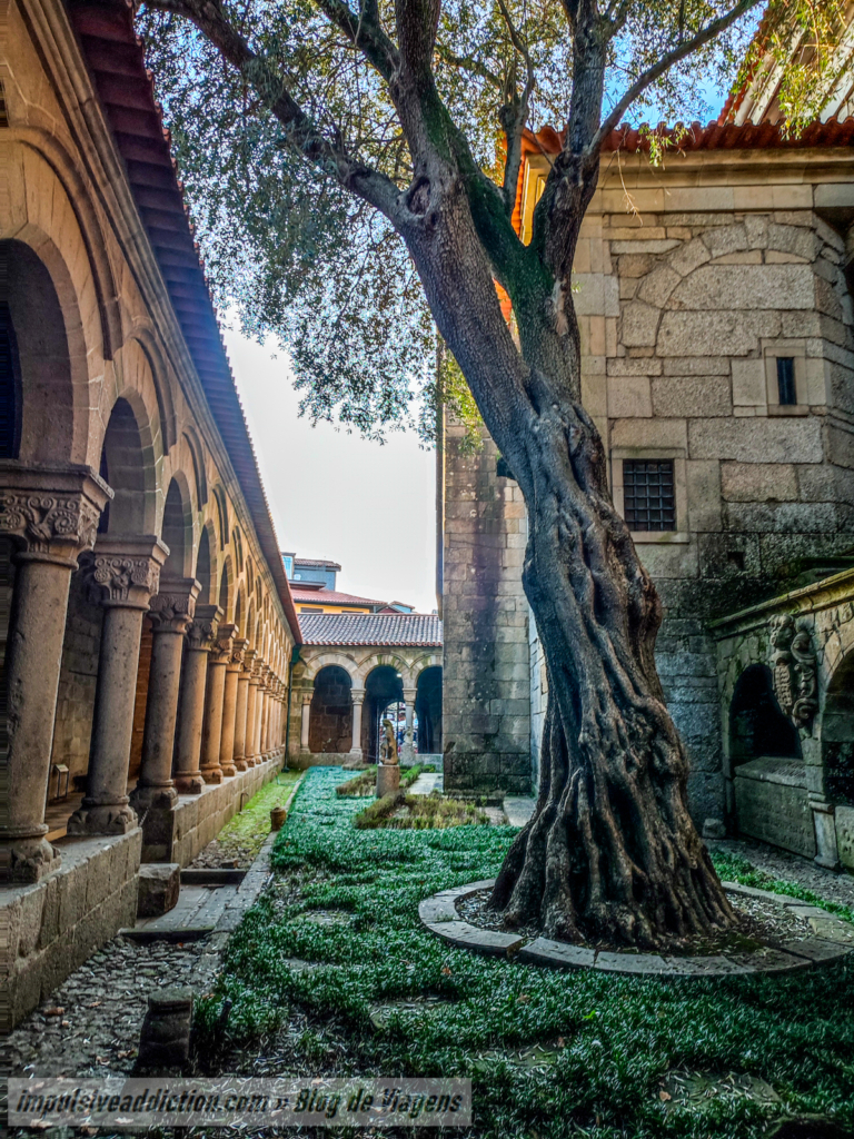 Claustro do antigo Mosteiro de Guimarães