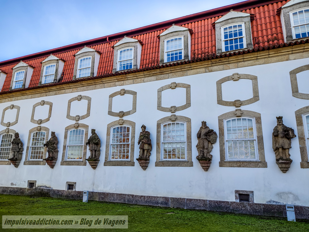 Estátuas do Palácio de Vila Flor