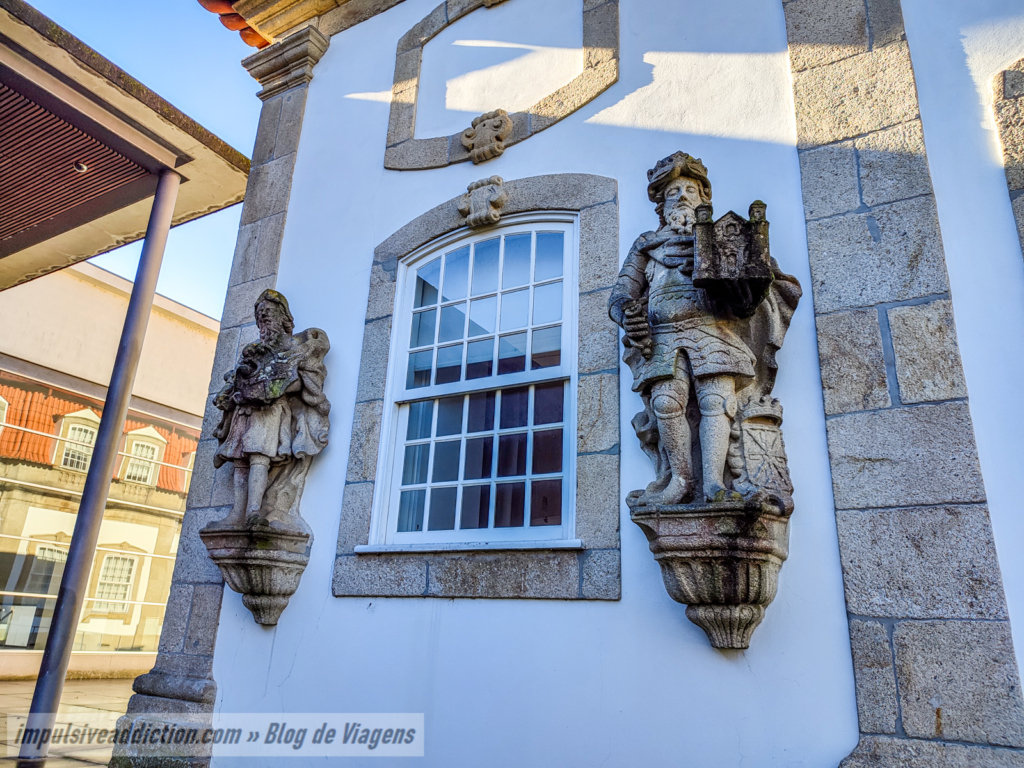 Estátuas do Palácio de Vila Flor