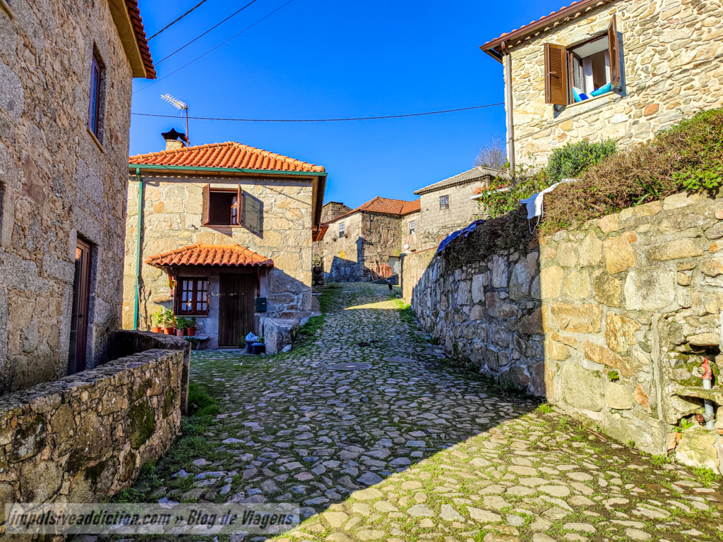 Aldeia de Porreiras ao visitar Paredes de Coura